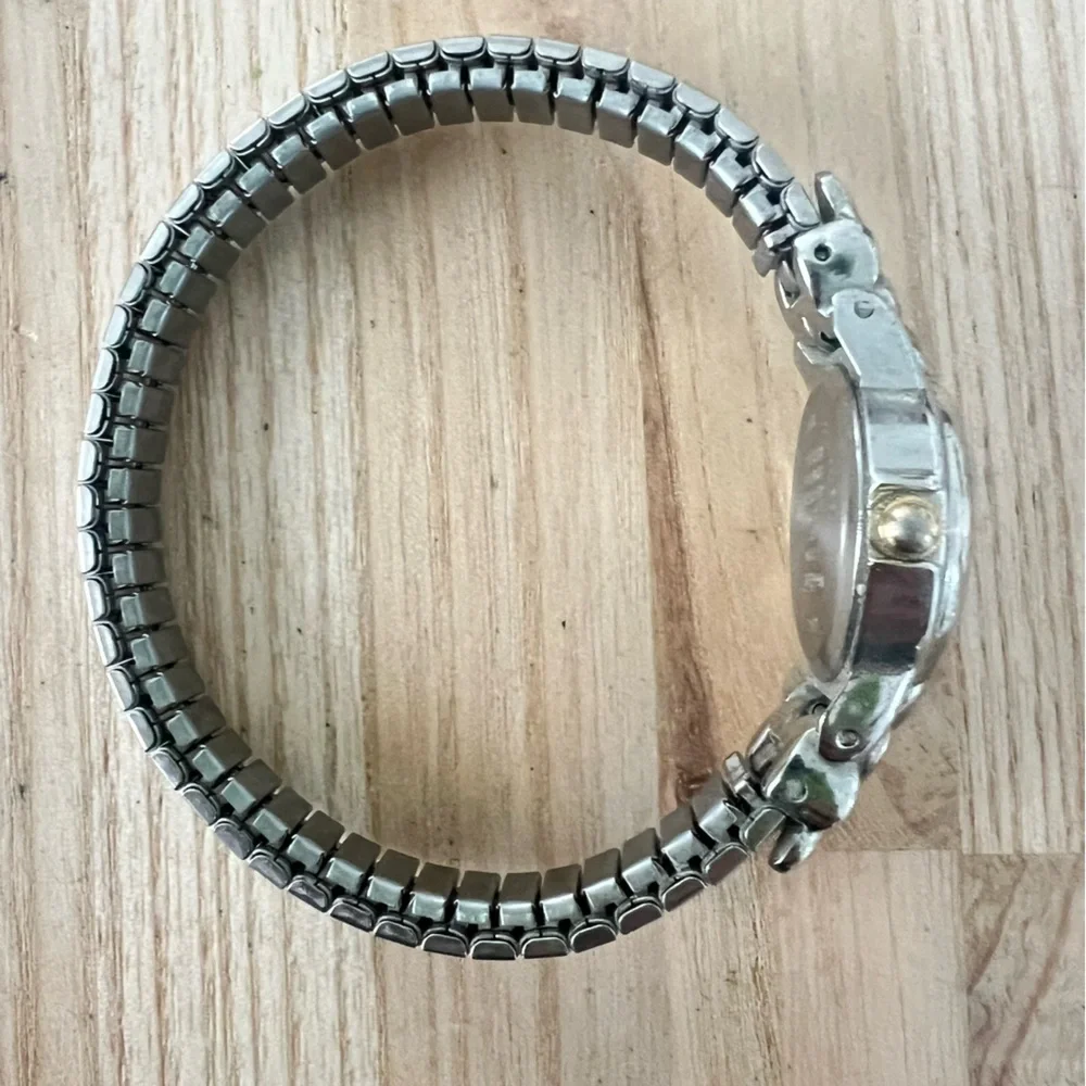 Watch-it ladies silver tone bracelet watch NEW BATTERY